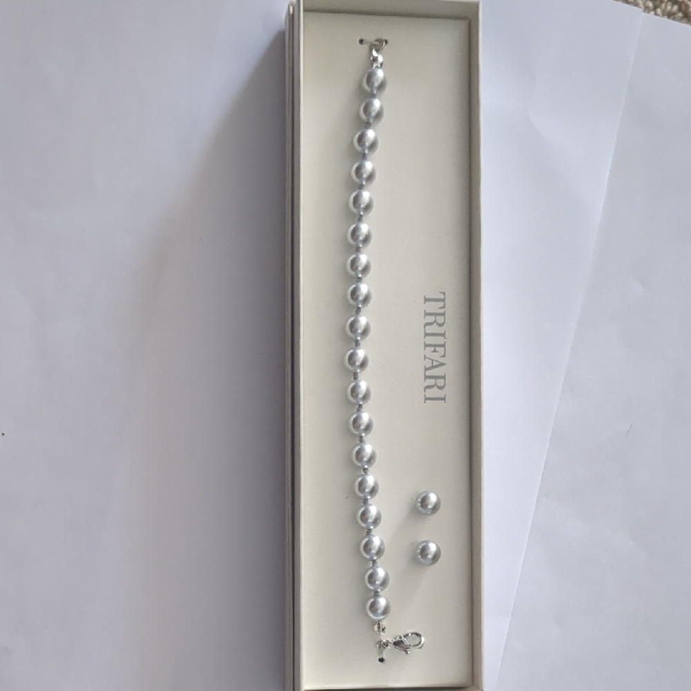 Trifari Silver Beaded Bracelet Elegant Design